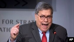 El fiscal general de EE.UU., William Barr, en foto de archivo. Exfiscales han pedido su renuncia acusándole de intervenir a instancias del presidente Trump para reducir la sentencia de un operativo político acusado de corrupción.