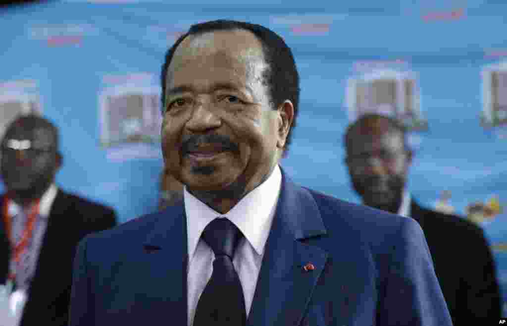 Nos Camarões, Paul Biya, de 90 anos, é Presidente há 41 anos, desde 1982.