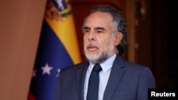El embajador de Colombia en Venezuela, Armando Benedetti, visita el Palacio de Miraflores para reunirse con el presidente de Venezuela, Nicolás Maduro, en Caracas, el 29 de agosto de 2022.