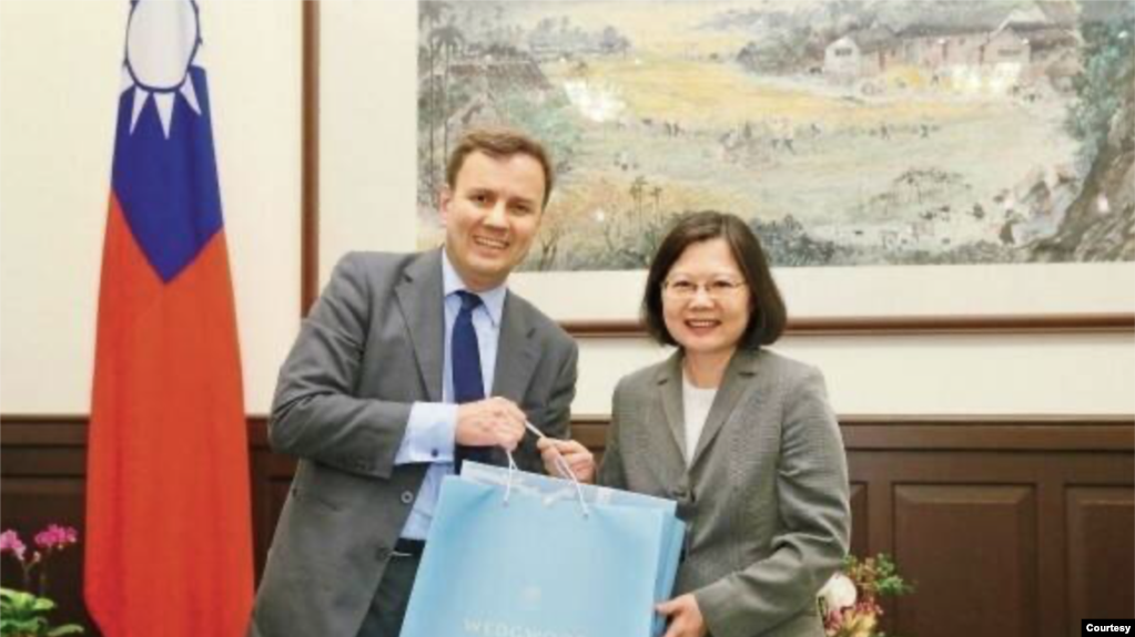 英国贸易部长汉兹（Greg Hands，又译韩斯）曾在2016年访问台湾。（台湾总统府资料照片。）(photo:VOA)