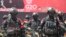 Polisi berbaris saat berlangsungnya parade keamanan dalam persiapan menjelang pertemuan G20 di Bali, Senin, 7 November 2022. (AP/Firdia Lisnawati)