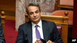 Kryeministri grek Mitsotakis gjatë seancave në parlament për përgjimet në muajin gusht (Athinë, 26 gusht 2022)