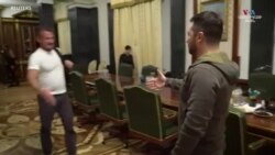 Շոն Փենը Զելենսկիին տալիս է իր «Օսկար»-ի արձանիկը_1.mp4