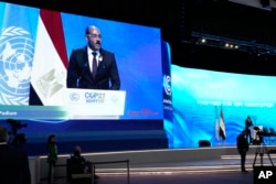 安提瓜巴布達總理加斯頓·布朗（Gaston Browne）在埃及舉行的聯合國氣候峰會上講話。 （2022年11月8日）