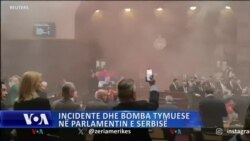 Deputetët e opozitës serbe hedhin bomba tymuese në parlament
