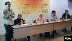 Setara Institute merilis survei tentang tipologi beragama mahasiswa di 10 Perguruan Tinggi Negeri di Jakarta, Minggu (30/6). (Foto: VOA/Fathiyah)