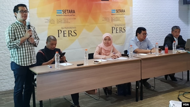 Setara Institute merilis survei tentang tipologi beragama mahasiswa di 10 Perguruan Tinggi Negeri di Jakarta, Minggu (30/6). (Foto: VOA/Fathiyah)