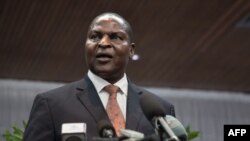 Le président de la République centrafricaine Faustin-Archange Touadera donne une conférence de presse à Bangui, le 11 avril 2018.