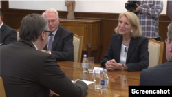 Sastanak američke zvaničnice Karin Donfrid sa predsednikom Srbije Aleksandrom Vučićem u Beogradu 26. aprila 2022. godine (foto: Screenshot)