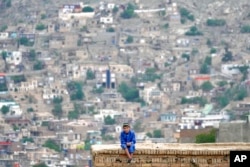 Tolibon repressiv siyosati bilan afg'onlarni vatandan qochishga majbur qilmoqda, deydi aholi vakillari