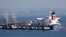 Нефтяной танкер «Пегас» под российским флагом в турецком порту, 16 января 2022 года. 