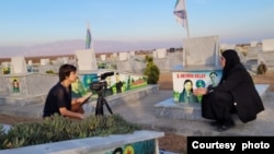 Syrian-Kurdish journalist Khabat Abbas interviews the mother of Hevrin Khalaf, a Kurdish politician who was killed by Turkish-backed armed groups in 2019. They are in Derik, Syria, on November 14, 2021. (Photo courtesy: Khabat Abbas/Alan Arab) 