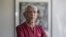 Le militant anti-apartheid Mac Maharaj, 87 ans, pose pour un portrait dans sa maison de Midrand, le 31 mars 2022.