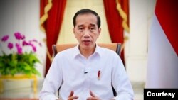 Presiden Jokowi dalam telekonferensi pers di Jakarta, Rabu (27/4) mengatakan larangan ekspor bahan baku minyak goreng jenis RBD Palm Oilen dilakukan untuk memenuhi kebutuhan minyak goreng di dalam negeri (biro Setpres)