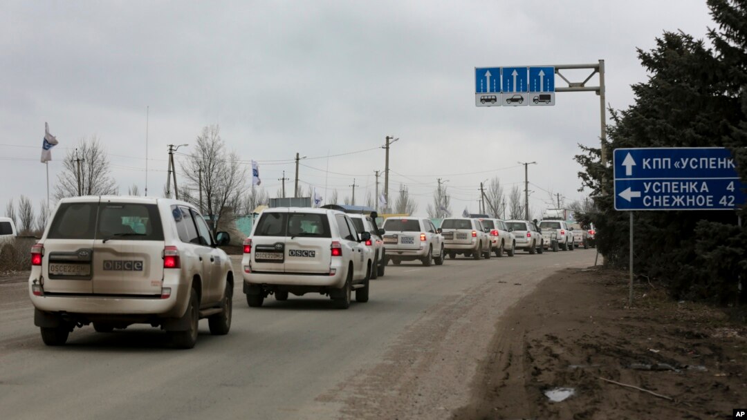 Đoàn xe của OSCE ở miền đông Ukraine.