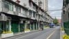 上海當局出新招 搭建兩米圍欄封樓封小區封街道 引發市民愈加不滿
