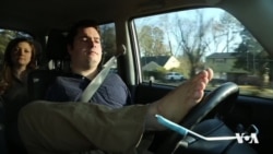 ببینە چۆن کەسێک بەبێ هەردوو قۆڵی دەتوانێت ژیانێکی سەرکەوتووی هەبێت
