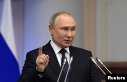 블라디미르 푸틴 러시아 대통령이 지난달 27일 상트페테르부르크에서 연설하고 있다. (자료사진)