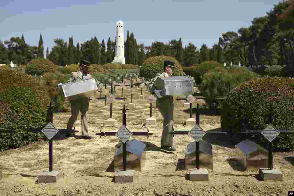 French army officers carry the remains of one of 17 missing French soldiers who fought in the World War I Battle of Gallipoli, in Çanakkale, Turkey.