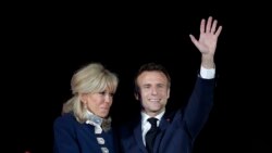 Réélu, Emmanuel Macron abreuvé d'éloges