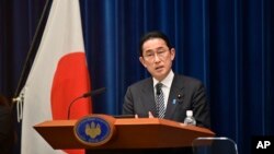Thủ tướng Nhật Bản Fumio Kishida tại một cuộc họp báo ở Tokyo ngày 26/4. Ông Kishida bị HRW thúc giục kêu gọi Việt Nam cải thiện nhân quyền khi tới thăm Hà Nội trong chuyến công du tới 3 nước Đông Nam Á dự kiến bắt đầu cuối tháng này.