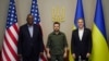 토니 블링컨(오른쪽) 미 국무장관과 로이드 오스틴(왼쪽) 국방장관이 24일 우크라이나 수도 크이우(러시아명 키예프)에서 볼로디미르 젤렌스키 대통령과 회동하고 있다. (젤렌스키 대통령 텔레그램)