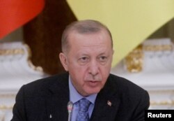 FIL - Turkish President Tayyip Erdogan speaks at a press conference in Kyiv, Ukraine, on February 3, 2022.