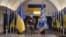 Tổng thống Ukraine Volodymyr Zelenskyy tham dự một cuộc họp báo tại một nhà ga tàu điện ngầm, ở Kyiv, Ukraine ngày 23 tháng 4 năm 2022.