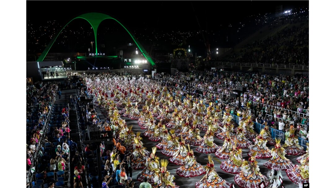 Rio S Carnival Parade Returns After Long Pandemic Hiatus