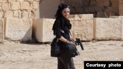 Spanish journalist Natalia Sancha covers the situation in the ancient Syrian city of Palmyra after Syrian government troops and their allies were recaptured from Islamic State militants in 2016.  (Photo Credits: Natalia Sancha / Mohamed Miri)
