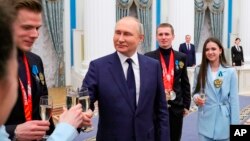 Prezident Vladimir Putinning Kremlda sportchilar bilan uchrashuvi, 26-aprel, 2022.