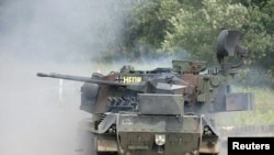 资料照片：德国防空坦克在进行实弹射击(2007年6月20日）