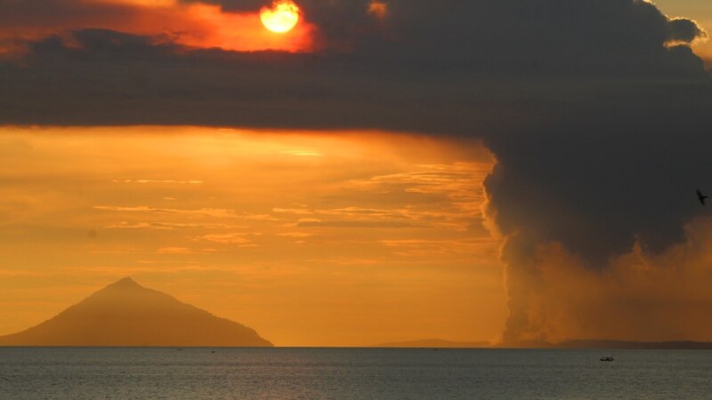 Gunung Anak Krakatau Meletus, Semburkan Asap Tinggi