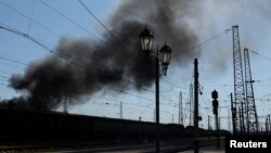 Smoke rises following a military strike on a facility near the railway station, amid Russia's invasion of Ukraine, in the frontline city of Lyman, Donetsk region, Apr. 28, 2022. 