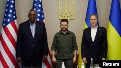 Ukraine's President Volodymyr Zelenskiyy poses for a picture with U.S. Secretary of State Antony Blinken and U.S. Defense Secretary Lloyd Austin before a meeting, as Russia's attack on Ukraine continues, in Kyiv, Ukraine April 24, 2022. (Ukrainian Preside
