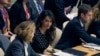 L' avocate Amal Clooney assiste à la réunion des Nations unies sur la "formule Arria", une réunion informelle des membres du Conseil de sécurité, le 27 avril 2022, à New York pour discuter de la manière dont l'ONU peut soutenir et coordonner la responsabi