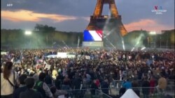 Փարիզում Էյֆելյան աշտարակի մոտակայքում գտնվող Champ de Mars-ում, տոնակատարություններ են անցկացվում