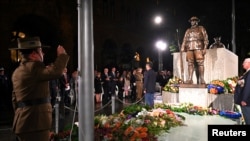 Peringatan Hari Anzac (Korps Angkatan Darat Australia dan Selandia Baru) di Sydney, Australia 25 April 2022. (Steven Saphore/Pool via REUTERS)