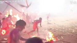 Indian Villagers Rain Fire on Each Other in Centuries-Old Tradition 