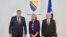 Karen Donfrid sa članovima Predsedništva BiH Miloradom Dodikom i Šefikom Džaferovićem (Foto: Bosinan service/Courtesy Photo) 