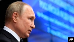 블라디미르 푸틴 러시아 대통령이 27일 상트페테르부르크에서 연설하고 있다. 