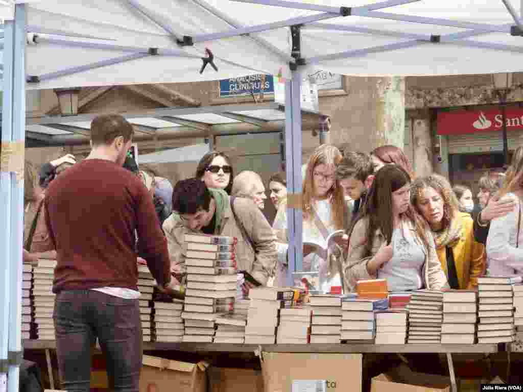 Isabel Allende ha sido una de las escritoras latinoamericanas que más ejemplares ha vendido durante esta edición de la fiesta de Sant Jordi.&nbsp;