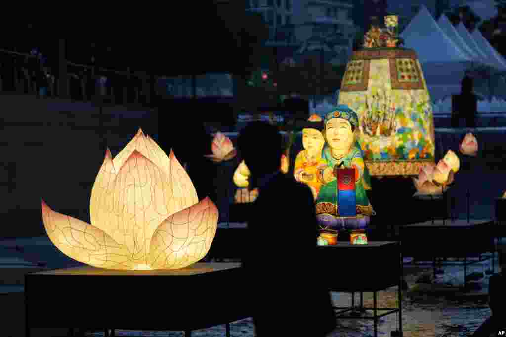 تجلیل از جشن تولد بودا در شهر سیول، پایتخت کوریای جنوبی&nbsp;