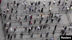 Residents line up at a makeshift nucleic acid testing site during a mass testing for the coronavirus disease (COVID-19) following the outbreak, in Beijing, Apr. 25, 2022.