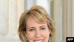 Giới chức y tế hôm qua cho biết dân biểu Gabrielle Giffords vẫn trong tình trạng nguy kịch