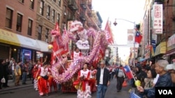 舞獅隊慶祝中華民國101年的國慶