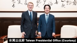 台湾总统赖清德在台北总统府会见来访的美国民主党籍联邦参议员迈克尔·贝内特。(2026年10月8日)