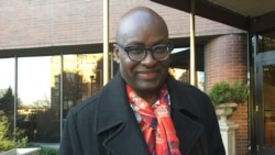 Achille Mbembe au micro de Nicolas Pinault