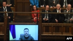 볼로디미르 젤렌스키(화면) 우크라이나 대통령이 지난 8일 영국 하원의원들에게 화상 연설하고 있다. (자료사진)