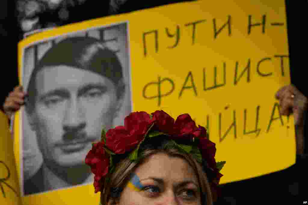 Livanda yashovchi ukrainaliklar Rossiya elchixonasi qarshisida namoyishda. Bayrut.&nbsp;